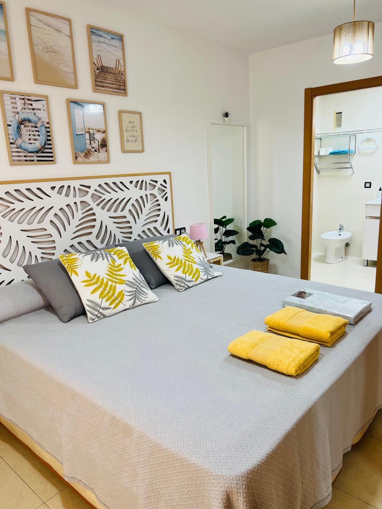 Apartamento Centro 3 Habitaciones Con Aire Acondicionado Y Wifi A 150M De La Playa Y Castillo Peniscola Luaran gambar